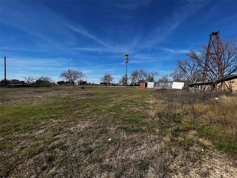 1405 S Commerce St, Lockhart, TX à louer - Photo de l’immeuble – Image 3 sur 8