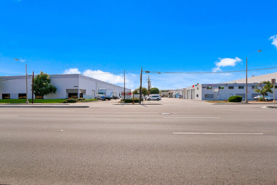 13534-13544 Imperial Hwy, Santa Fe Springs, CA à louer - Photo de l’immeuble – Image 3 sur 7