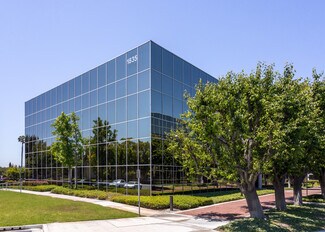 Plus de détails pour 1915 W Orangewood Ave, Orange, CA - Bureau à louer