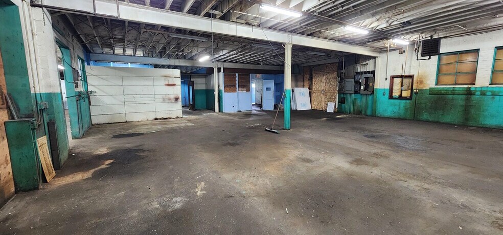 15 Nutmeg Valley Rd, Wolcott, CT à louer - Photo de l’immeuble – Image 3 sur 8