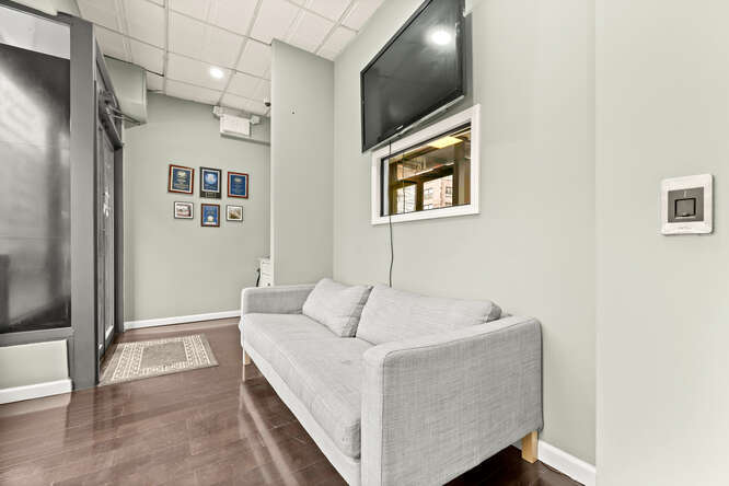 281-283 S Broadway, Yonkers, NY à vendre - Hall d’entrée – Image 3 sur 11