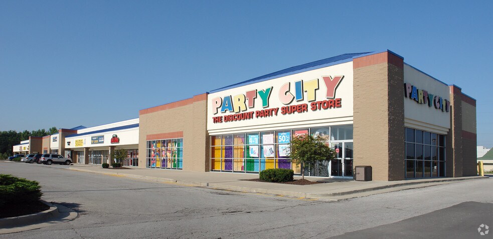 10537 E Washington St, Indianapolis, IN à louer - Photo de l’immeuble – Image 1 sur 15