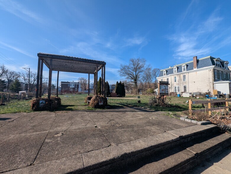 2209 W Tioga St, Philadelphia, PA à vendre - Photo de l’immeuble – Image 2 sur 15