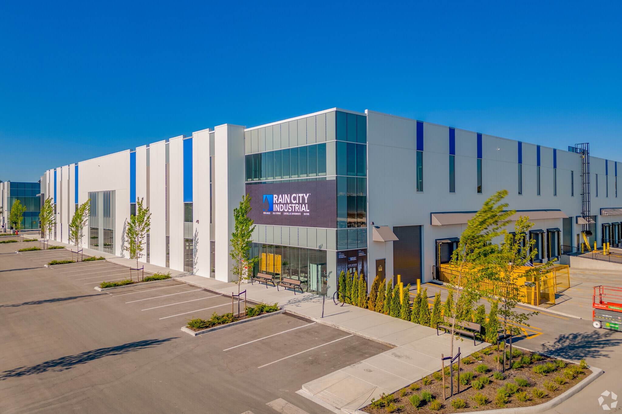 19265 Airport Way, Pitt Meadows, BC à louer Photo de l’immeuble– Image 1 sur 5