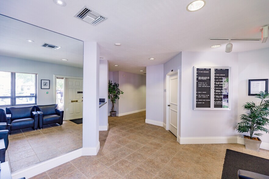 12553 New Brittany Blvd, Fort Myers, FL à louer - Photo de l’immeuble – Image 3 sur 8