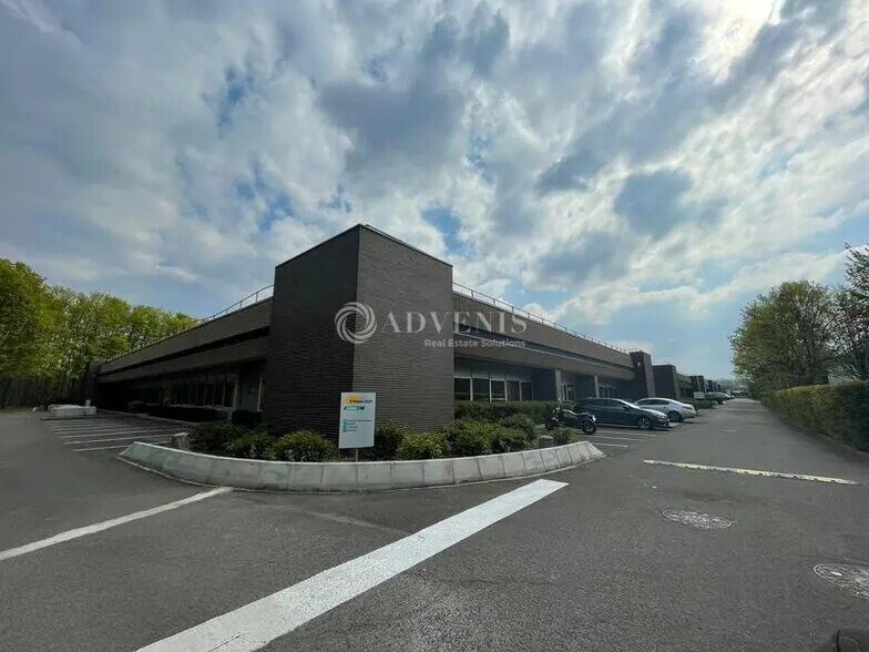 Local d’activités dans Trappes à louer - Photo de l’immeuble – Image 2 sur 2
