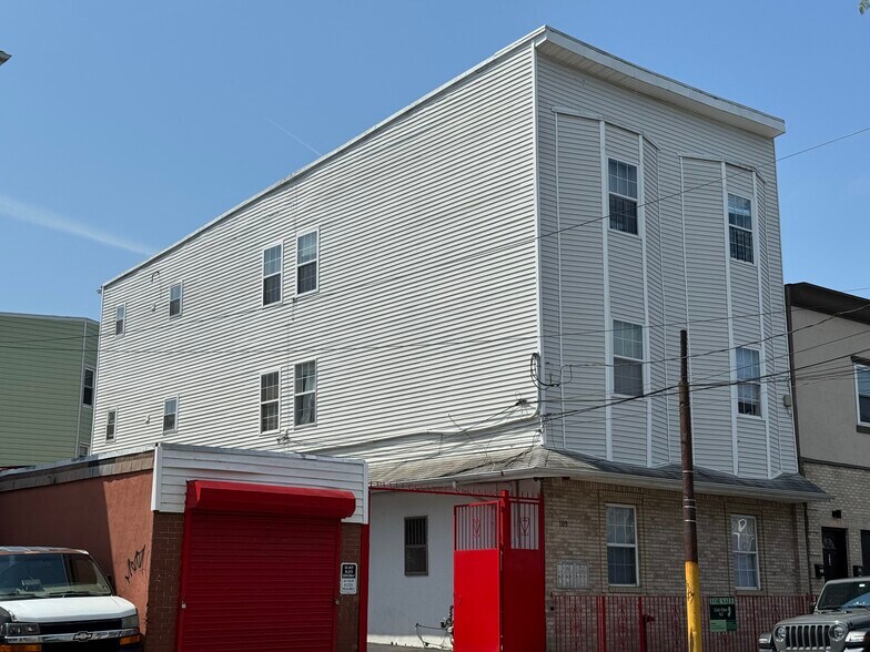 109-111 Fleming Ave, Newark, NJ à vendre - Photo de l’immeuble – Image 1 sur 17