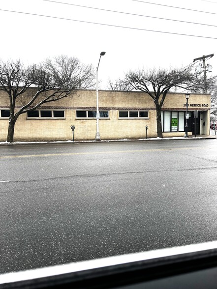 280 Merrick Rd, Lynbrook, NY à louer - Photo de l’immeuble – Image 1 sur 7