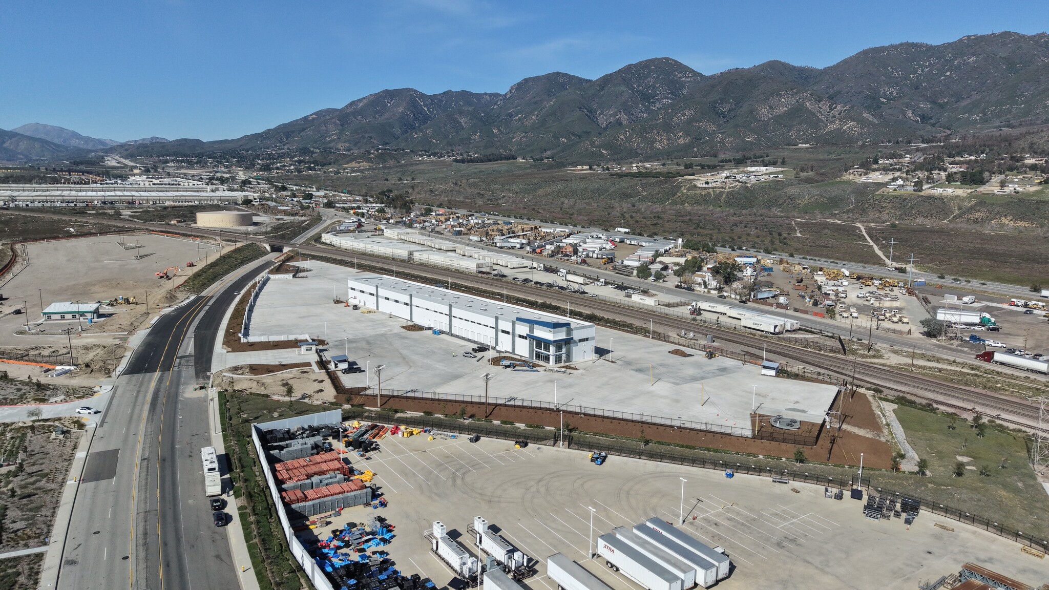 19472 Cajon Blvd, San Bernardino, CA à louer Photo principale– Image 1 sur 9