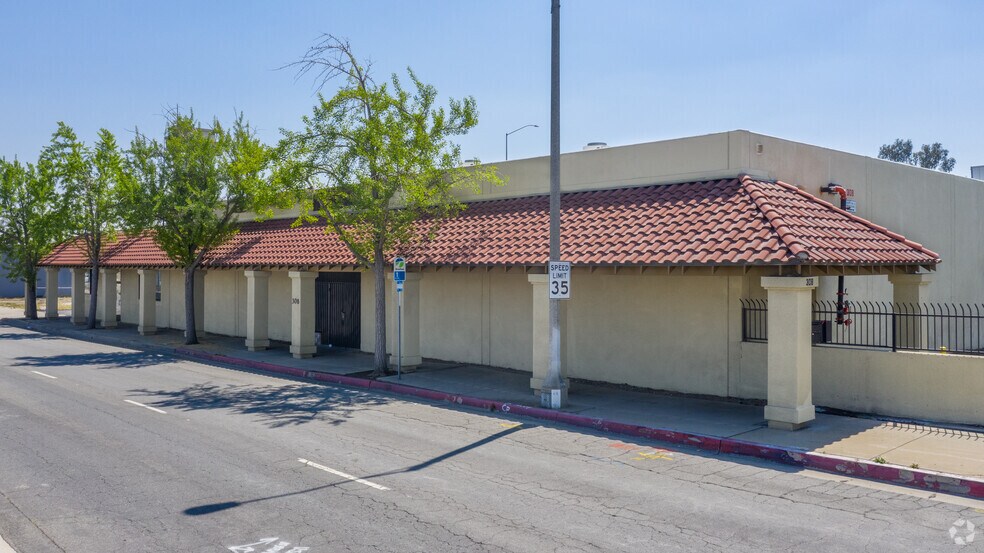 308 E Valley Blvd, Colton, CA à vendre - Photo de l’immeuble – Image 2 sur 5