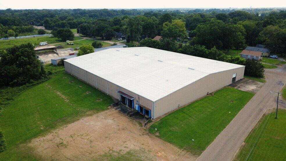 512 Matthews Dr, Canton, MS à louer - Photo de l’immeuble – Image 2 sur 8