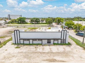 2901 NW 39th St, Miami, FL à louer Photo intérieure– Image 1 sur 10