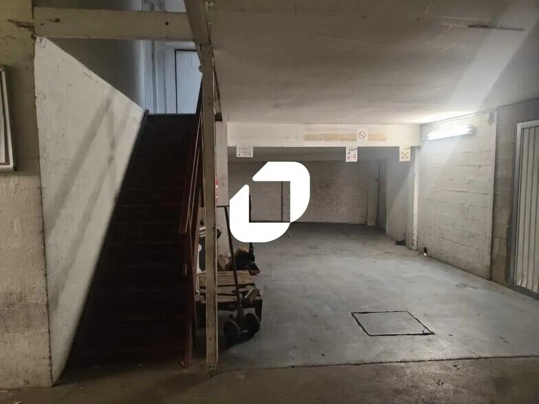 Local d’activités dans Clichy à louer - Photo de l’immeuble – Image 3 sur 9