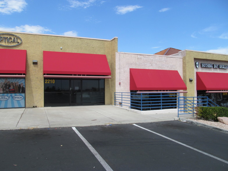 2200-2218 S Rainbow Blvd, Las Vegas, NV à louer - Photo de l’immeuble – Image 2 sur 2
