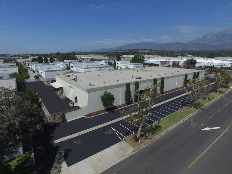 8740 Hellman Ave, Rancho Cucamonga, CA à louer - Photo principale – Image 1 sur 6