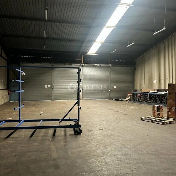 Industriel/Logistique dans à louer - Photo de l’immeuble – Image 1 sur 7