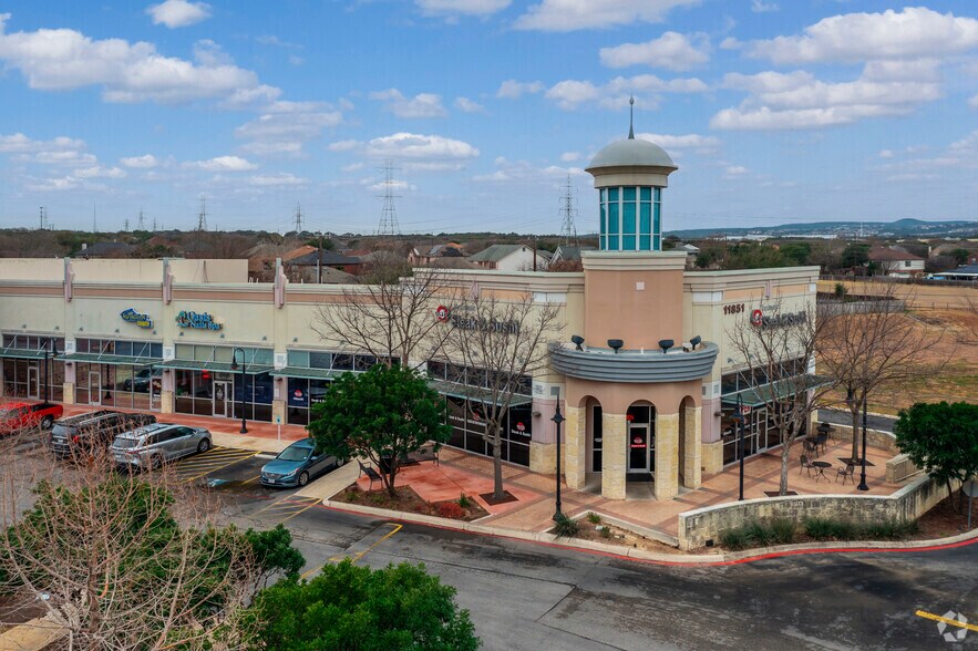 11851 Bandera Rd, Helotes, TX à vendre - Photo principale – Image 1 sur 6