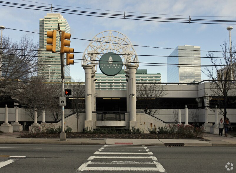 30 Mall Dr W, Jersey City, NJ à louer - Photo de l’immeuble – Image 3 sur 3