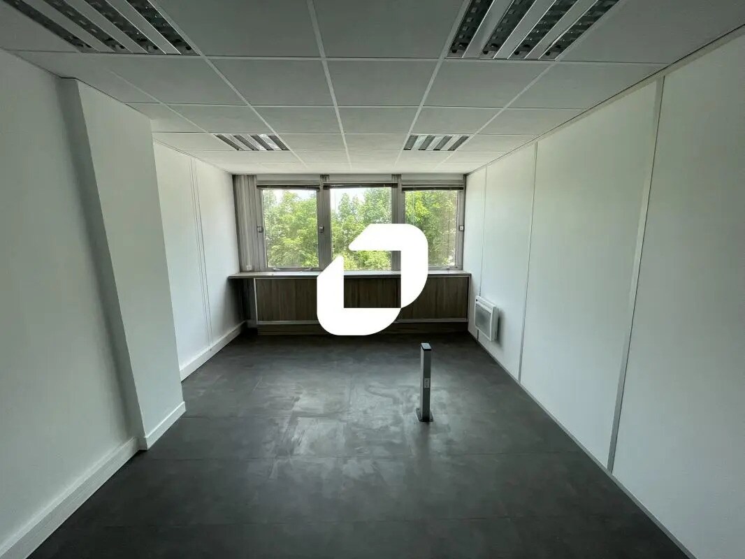 Bureau dans Noisy-le-Grand à louer Photo de l’immeuble– Image 1 sur 9