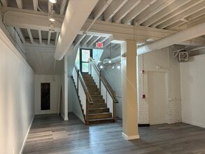 325 N Queen St, Lancaster, PA à louer Photo intérieure– Image 2 sur 8