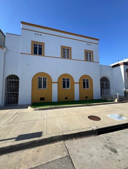 1209 E Garfield Ave, Glendale, CA à louer - Photo de l’immeuble – Image 2 sur 34