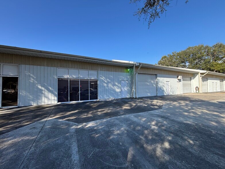 663 2nd Ln, Vero Beach, FL à vendre - Photo de l’immeuble – Image 3 sur 13