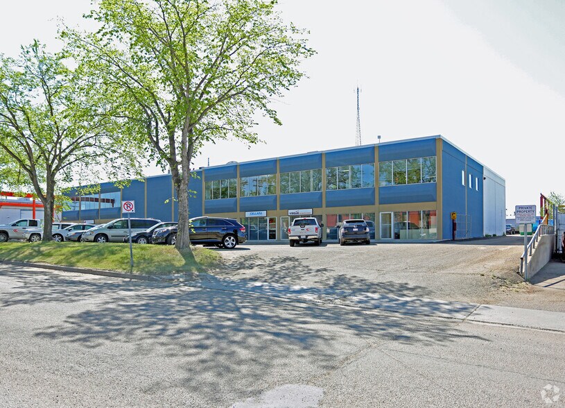 9333 37 Av NW, Edmonton, AB à louer - Photo de l’immeuble – Image 1 sur 8
