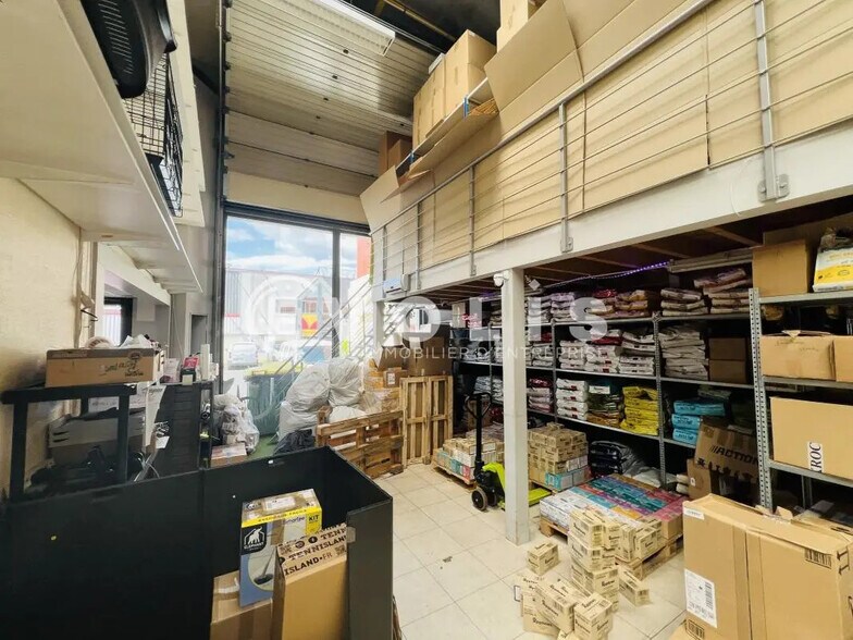 Local commercial dans Pontault-Combault à louer - Photo de l’immeuble – Image 3 sur 3