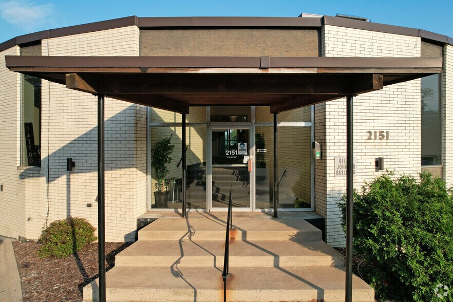 2151 Hamline Ave N, Roseville, MN à louer - Photo de l’immeuble – Image 2 sur 5