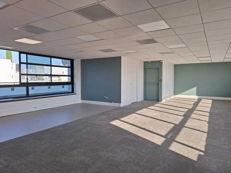 Bureau dans Levallois-Perret à louer - Photo de l’immeuble – Image 2 sur 8