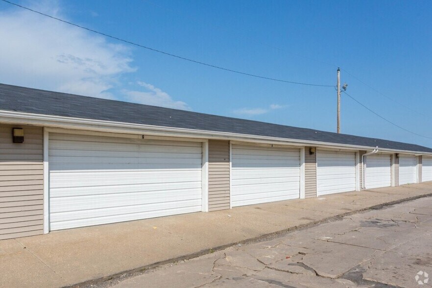 Clinton IA Apartment Portfolio portefeuille de 3 biens à vendre sur LoopNet.fr - Photo de l’immeuble – Image 3 sur 11