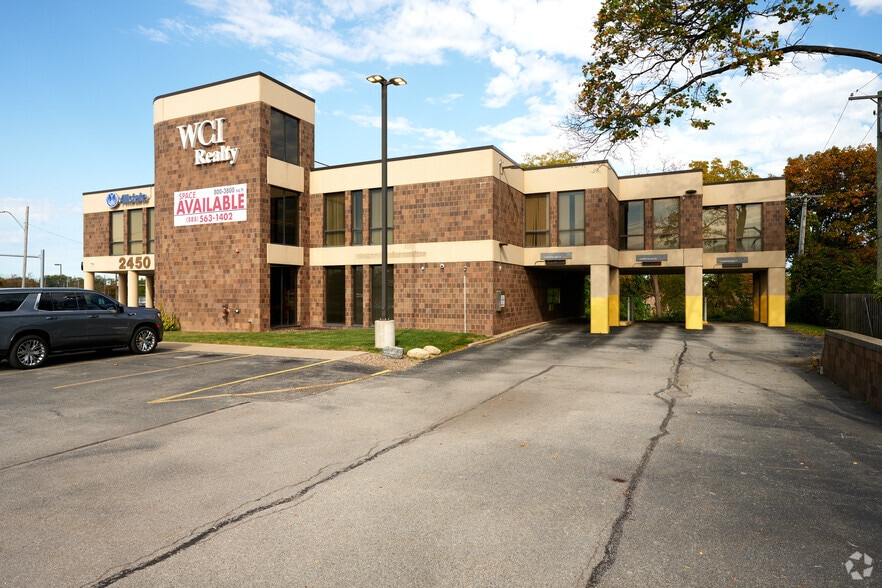 2450 Ridge Rd W, Rochester, NY à vendre - Photo de l’immeuble – Image 2 sur 43