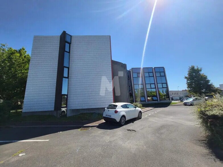 Bureau dans Saint-Michel-sur-Orge à louer - Photo de l’immeuble – Image 2 sur 8