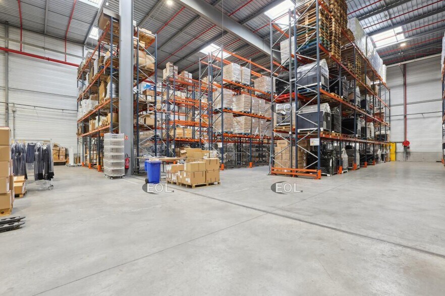 Industriel/Logistique dans Brie-Comte-Robert à louer - Photo de l’immeuble – Image 1 sur 10