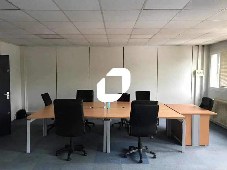 Industriel/Logistique dans Pontoise à louer - Photo de l’immeuble – Image 3 sur 6