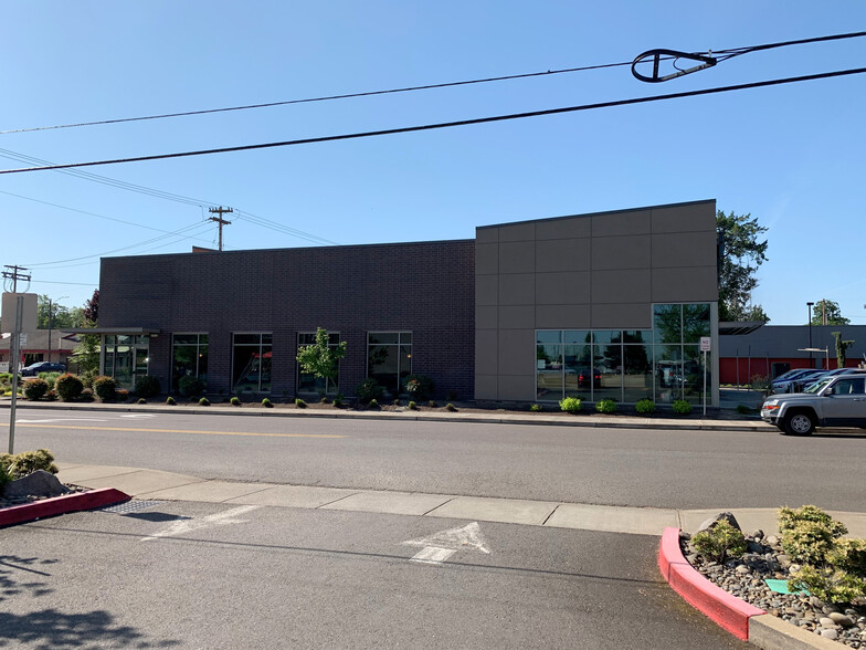 2825 Commercial St SE, Salem, OR à louer - Photo de l’immeuble – Image 2 sur 4
