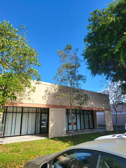 4800 N State Road 7, Fort Lauderdale, FL à vendre - Photo de l’immeuble – Image 3 sur 16