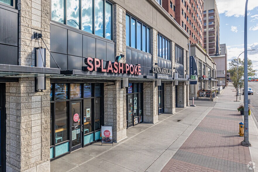 10803 Jasper Ave NW, Edmonton, AB à louer - Photo de l’immeuble – Image 3 sur 6