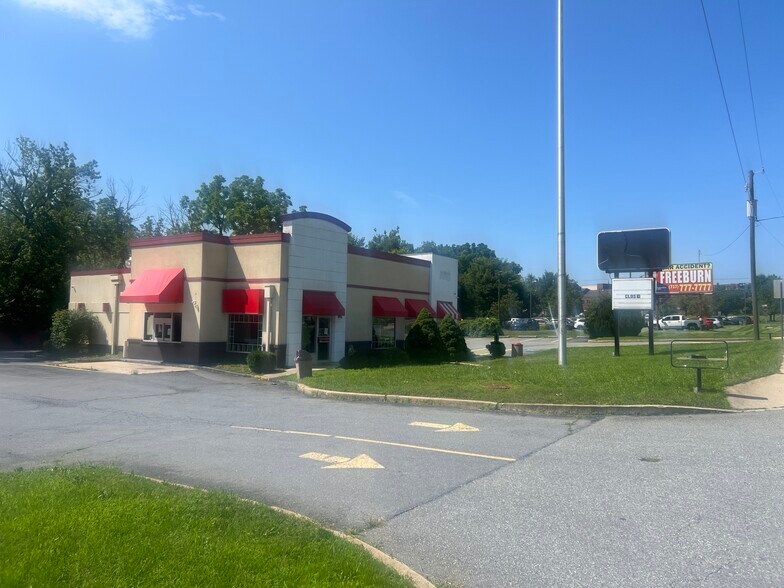 275 N Reading Rd, Ephrata, PA à louer - Photo de l’immeuble – Image 2 sur 6