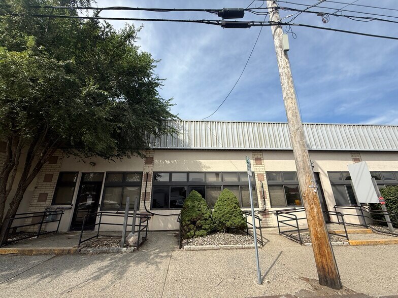 23 Grand St, Kingston, NY à vendre - Photo de l’immeuble – Image 2 sur 19
