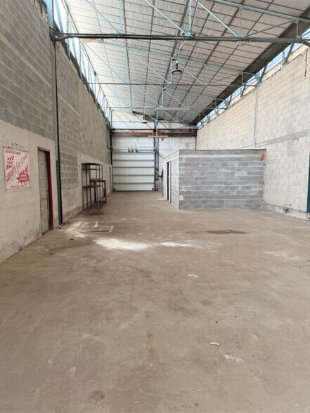 Local commercial dans Besançon à louer - Photo de l’immeuble – Image 3 sur 6