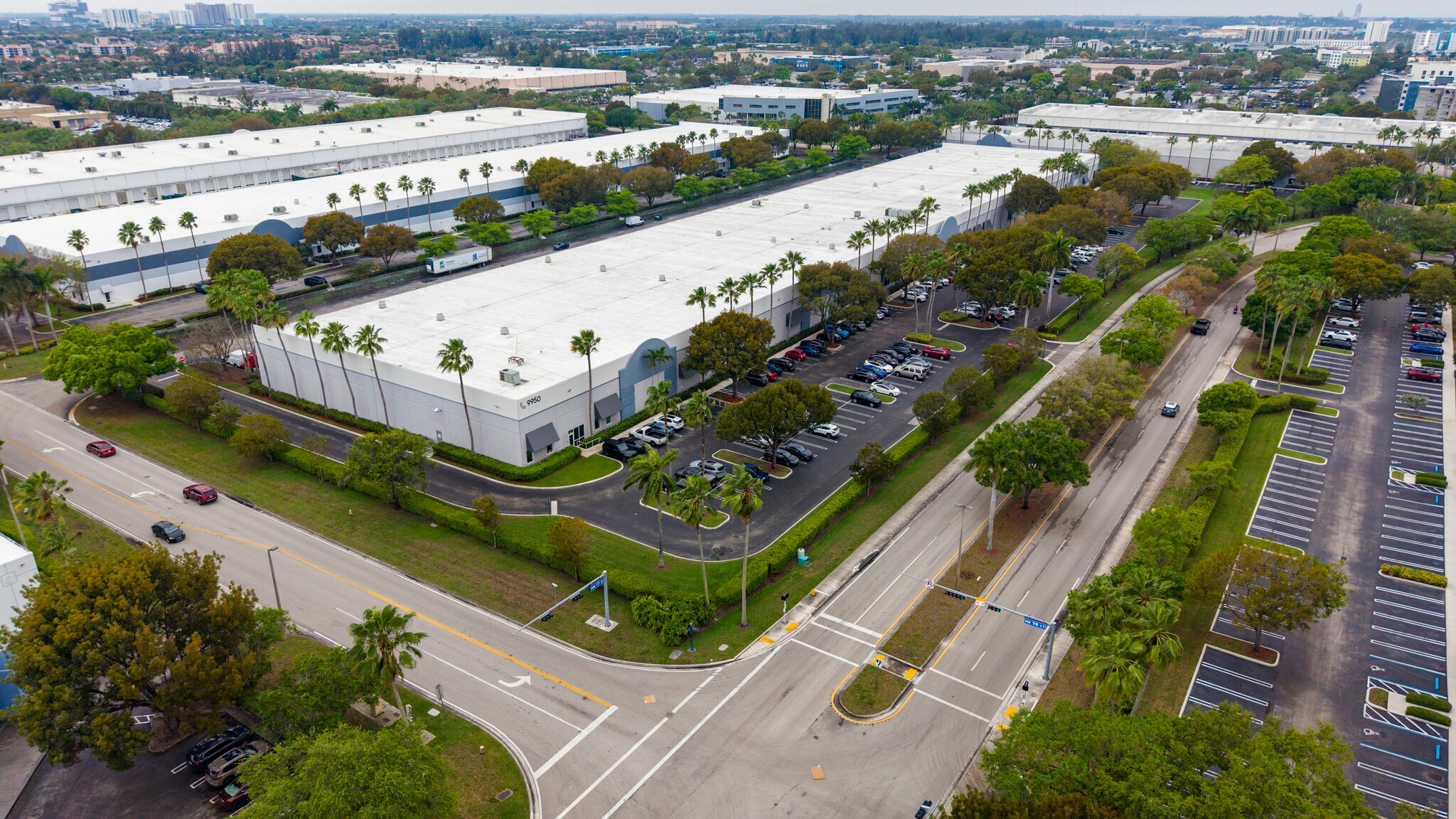 9950 NW 17th St, Miami, FL à louer Photo intérieure– Image 1 sur 8