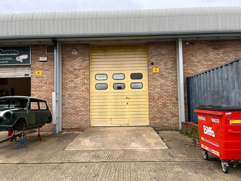 Rabans Clos, Aylesbury à louer - Photo de l’immeuble – Image 2 sur 13