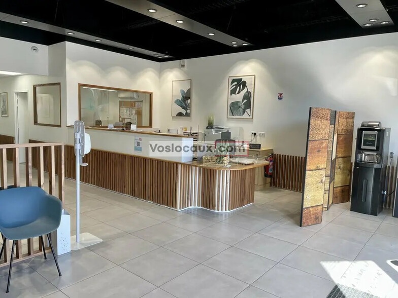 Local commercial dans Villeneuve-Loubet à louer - Photo de l’immeuble – Image 1 sur 5