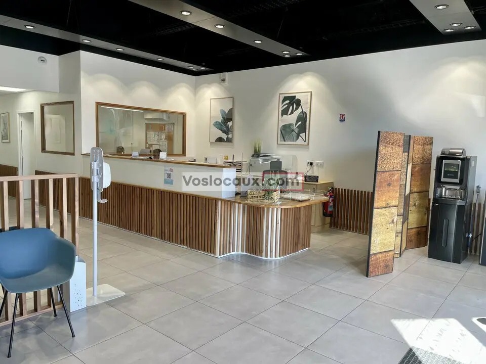 Local commercial dans Villeneuve-Loubet à louer Photo de l’immeuble– Image 1 sur 6