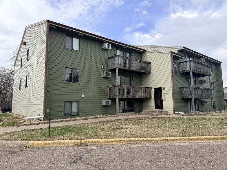 4304 E 26th St, Sioux Falls, SD à vendre - Photo de l’immeuble – Image 3 sur 8
