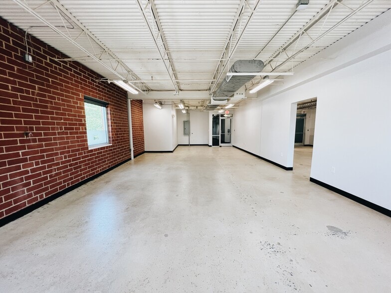 1401 Central Ave, Charlotte, NC à louer - Photo intérieure – Image 2 sur 3