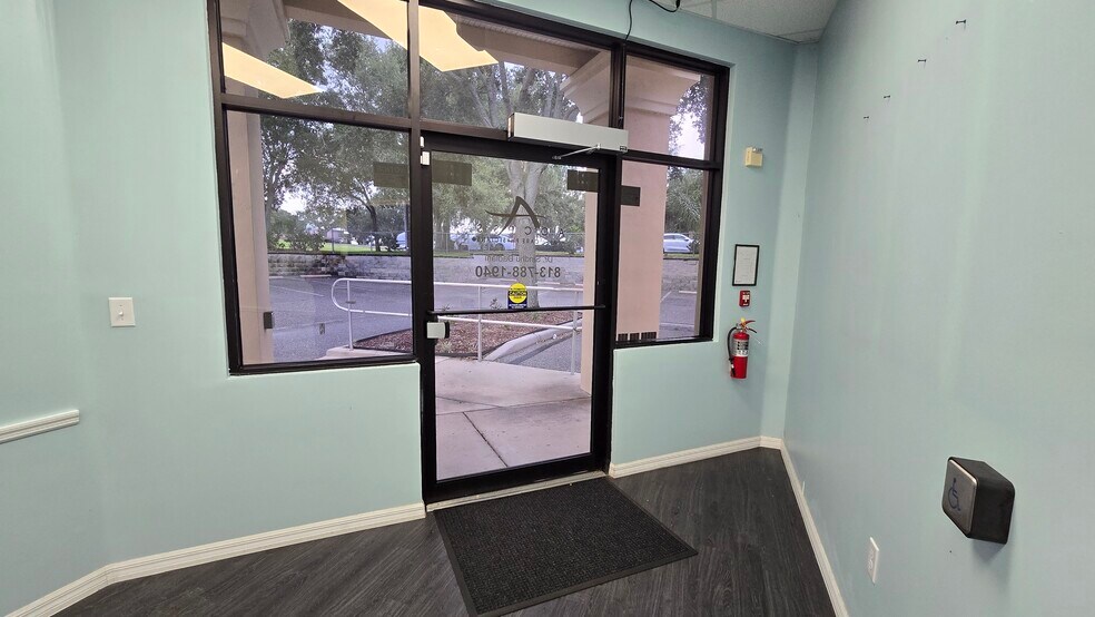 7323 Green Slope Dr, Zephyrhills, FL à louer - Photo de l’immeuble – Image 3 sur 58