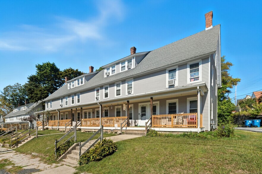 2-24 D St, Whitinsville, MA à vendre - Photo de l’immeuble – Image 2 sur 10