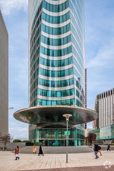 20 Place De La Défense, Puteaux à louer - Photo de l’immeuble – Image 2 sur 4